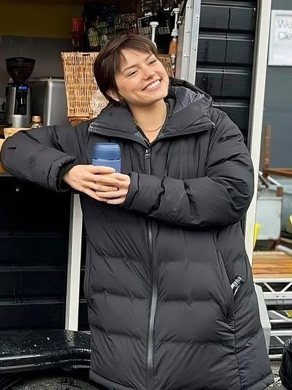 Daisy Ridley Cleaner Puffer Hooded Coat Daisy Ridley Cleaner Puffer Hooded Coat