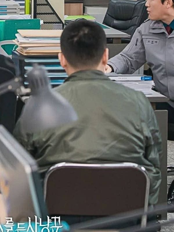 Hunter with a Scalpel S01 Park Yong-woo Green Jacket