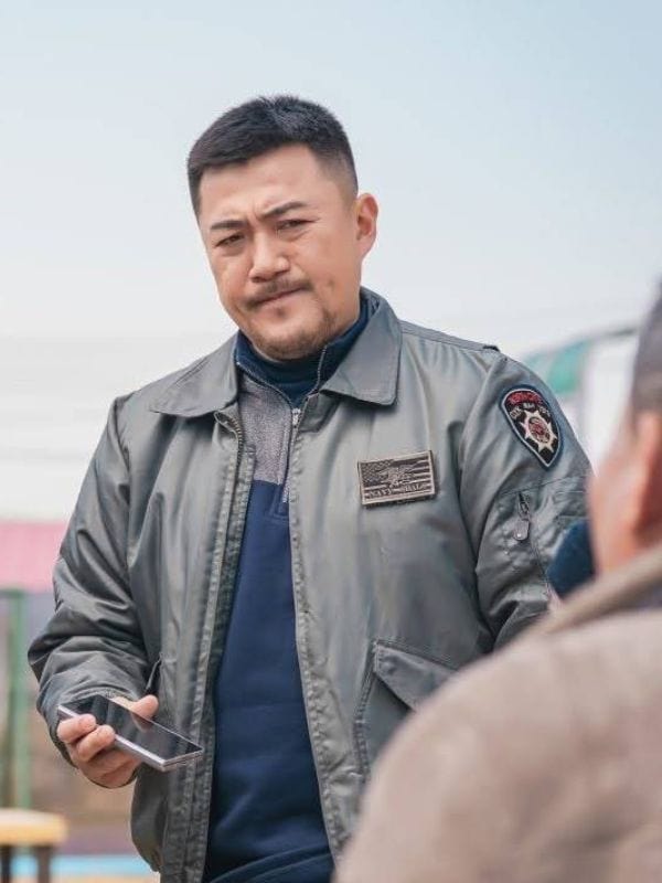 Hunter with a Scalpel S01 Park Yong-woo Green Jacket