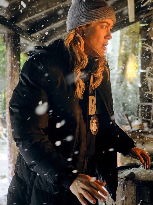 The Hunting Party S01 Melissa Roxburgh Puffer Hooded Jacket