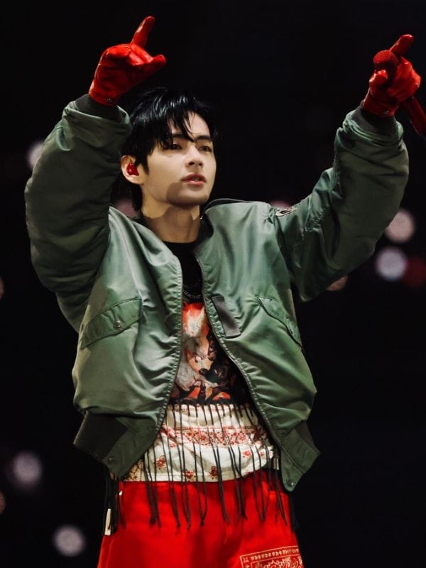 BTS ARIRANG Goyang Day 2 Taehyung Bomber Jacket