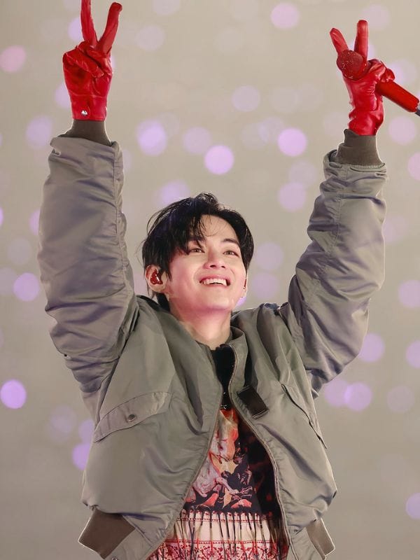 BTS ARIRANG Goyang Day 2 Taehyung Bomber Jacket