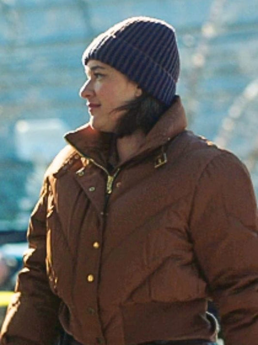 FBI Most Wanted S06 Hana Gibson Cropped Puffer Jacket FBI Most Wanted S06 Hana Gibson Cropped Puffer Jacket Brown