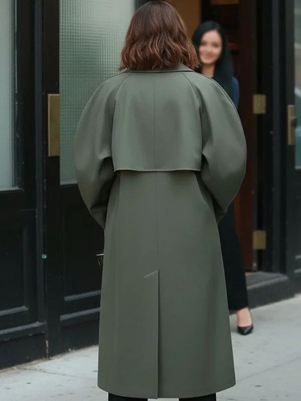 Molly Novak Loot S03 Green Coat