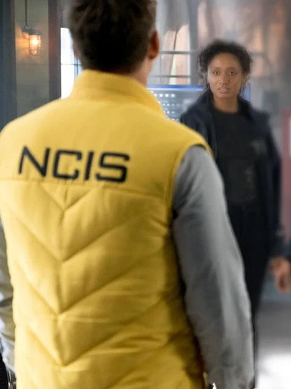 NCIS Sydney S02 Jim Dempsey Yellow Vest