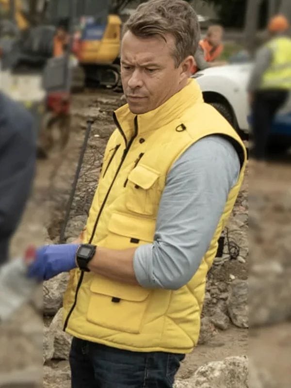 NCIS Sydney S02 Jim Dempsey Yellow Vest