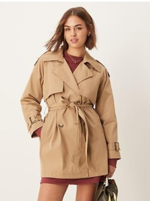 Outer Banks S05 BTS Kiara Carrera Cropped Trench Coat