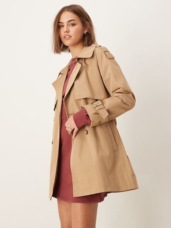 Outer Banks S05 BTS Kiara Carrera Cropped Trench Coat