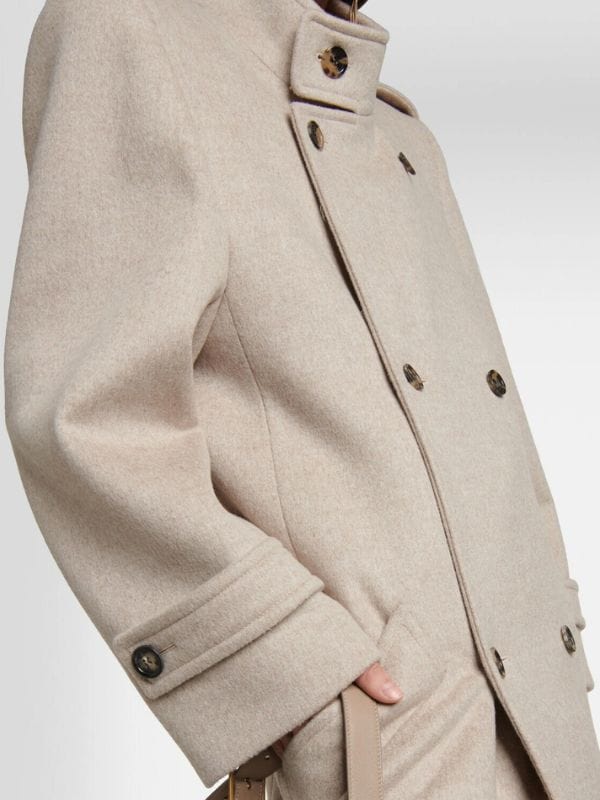 Lucifer The Sandman S02 Gwendoline Christie Beige Coat