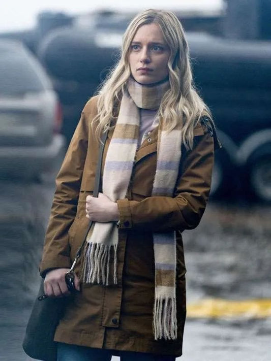 Tracker S01 Kira Stine Brown Hooded Jacket Anja Savcic Tracker S01 Kira Stine Brown Hooded Jacket