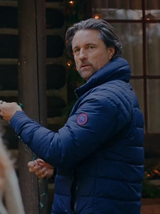 Virgin River S05 Martin Henderson Blue Puffer Jacket Virgin River S05 Martin Henderson Blue Puffer Jacket